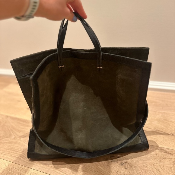 Clare V. Tote - Picture 2 of 4